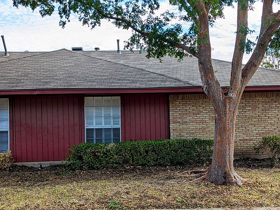 3648 Stables Lane (right side)