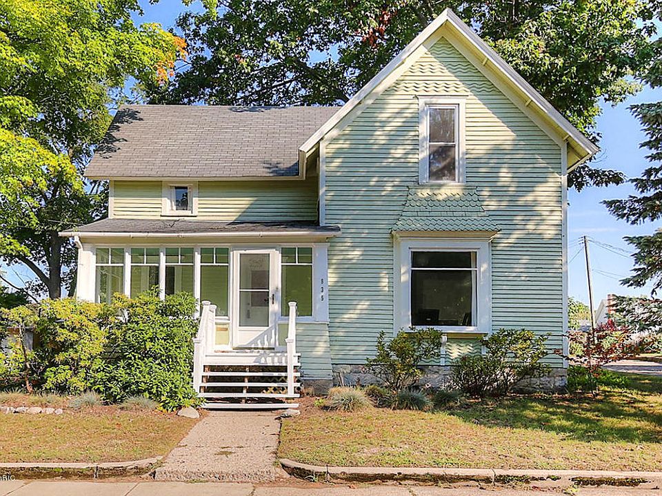 1st image of 835 Wilson St