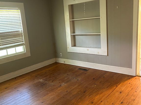 4th image of 134 Mauldin Rd