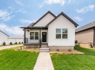 131 Axlewood Dr, Waterloo, IA 50701