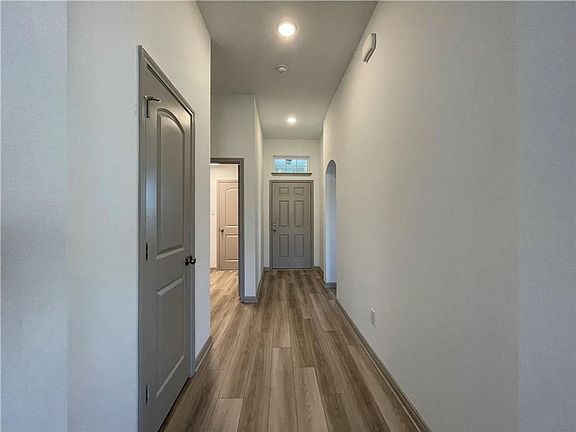 5th image of 917 Hollyhock Dr