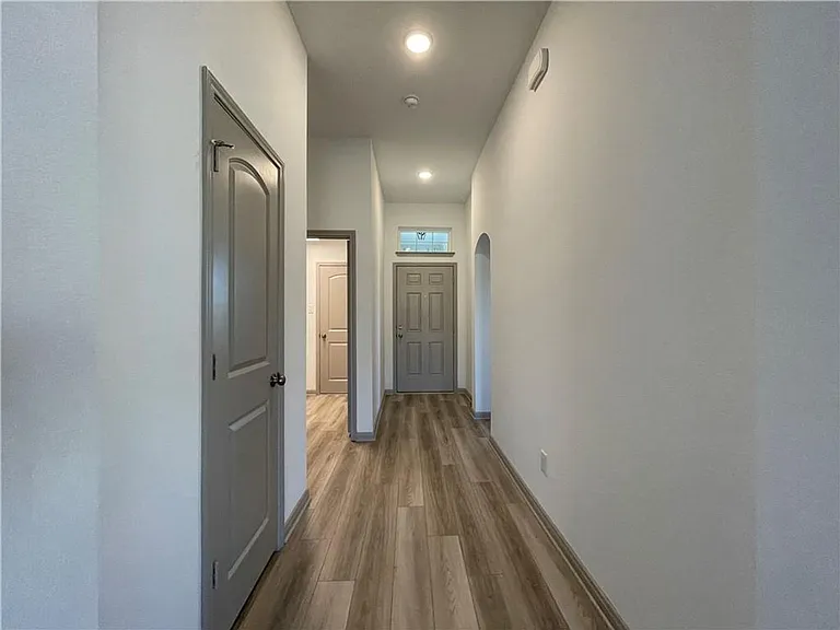 917 Hollyhock Dr — Photo 5