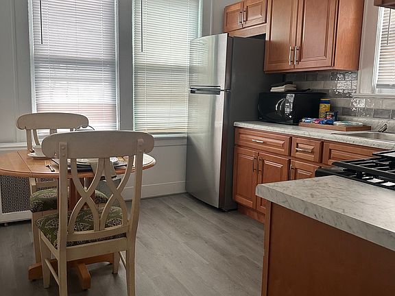 4th image of 176 Park Pl Floor 2