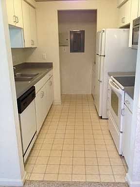 5th image of 2389 London Pointe Dr