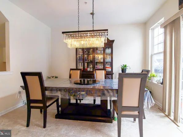 2720 Fynamore Ln, Downingtown, PA 19335