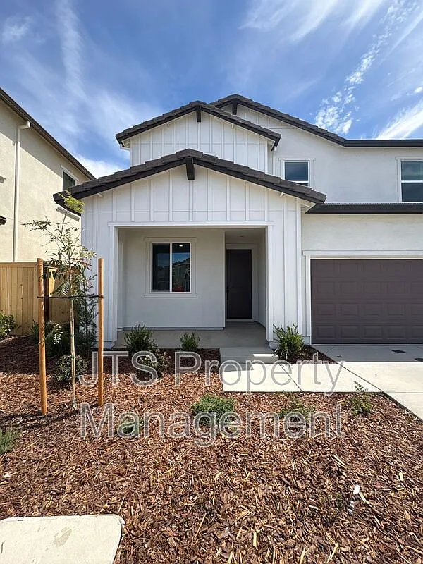 4 bed, 2.5 bath, 2100 sqft, $3,195 — Photo 3
