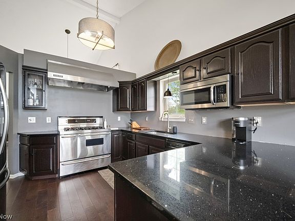 4th image of 300 Eagleton Ct