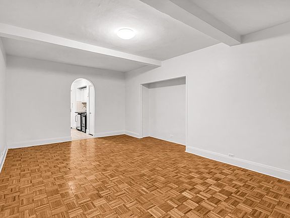 3rd image of 307 E 44th St APT 703