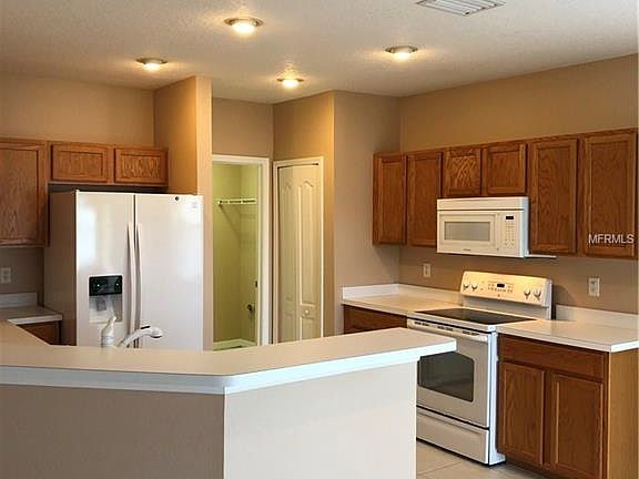 5th image of 7931 Carriage Pointe Dr