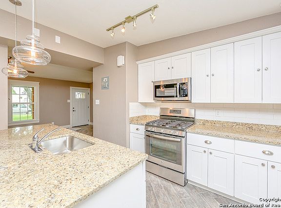 5th image of 238 Sprucewood Ln
