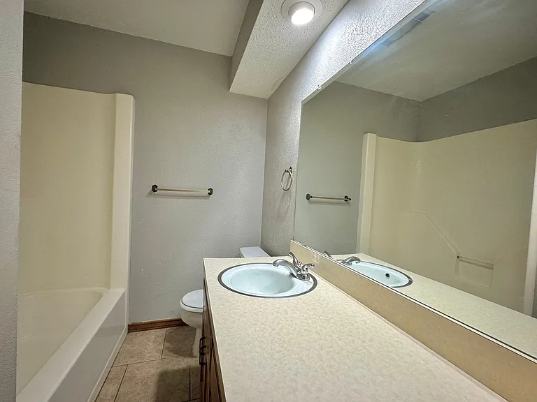 313-315 Brookwood Dr — Photo 10