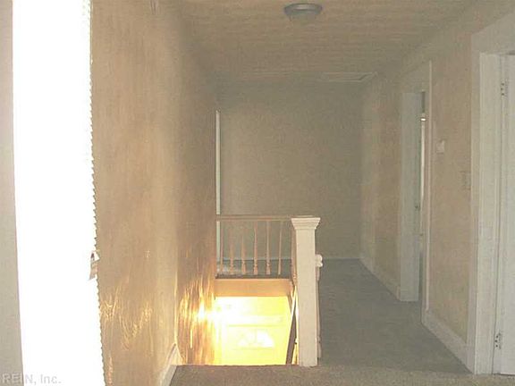 2nd image of 933 Oaklawn Ave #B