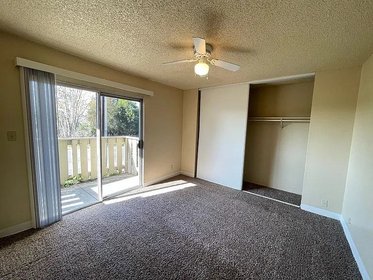 Sharis Apartments — Photo 29
