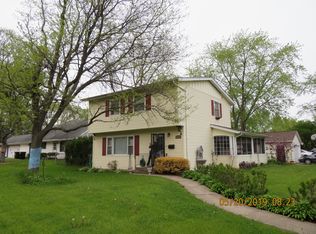 565 McHenry Ave, Crystal Lake, IL 60014