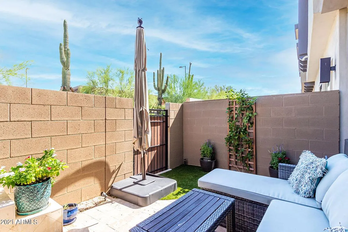 3 bed, 2.5 bath, 2353 sqft, $3,900 — Photo 4