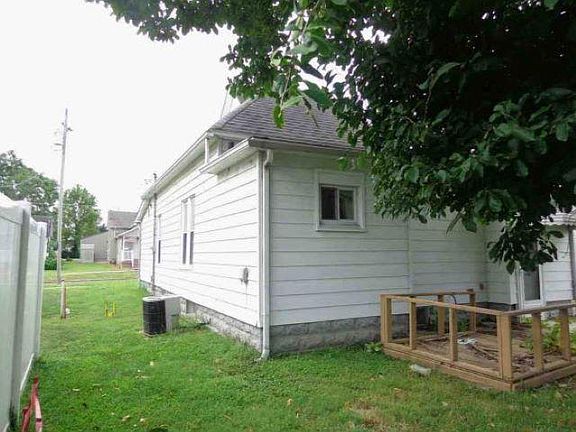 3rd image of 205 W Sylvia Ave
