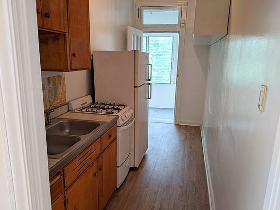 3rd image of 1405 W Jarvis Ave #3