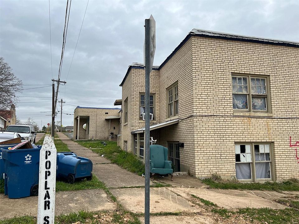 2nd image of 733 Poplar St