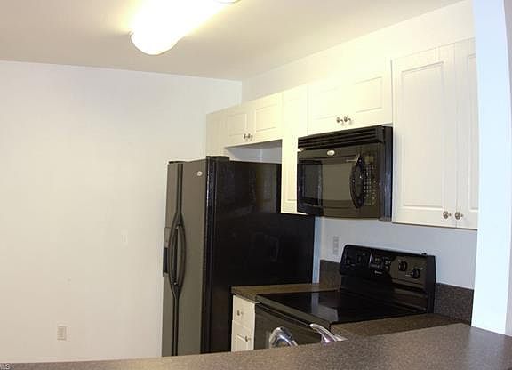 2nd image of 4241 Bellasol Cir APT 1912