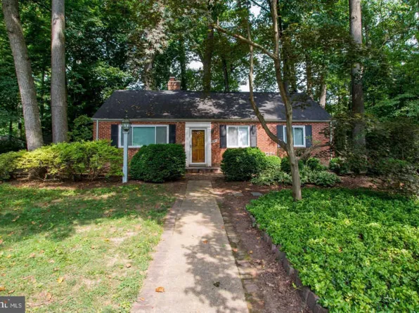 2530 Stuart Pl, Falls Church, VA 22046