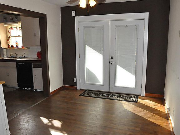 4th image of 2704 Magnolia Dr