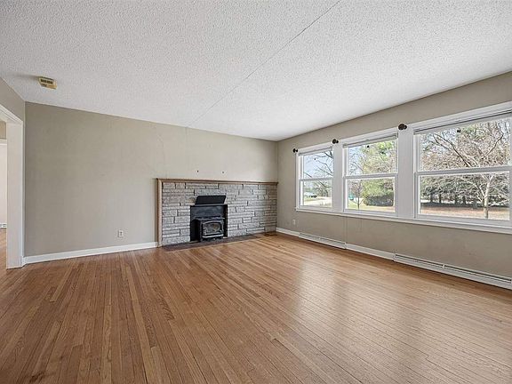 5th image of 2020 Prairie Du Chien Rd NE