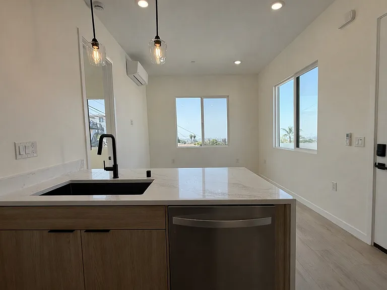 5527-33 Olvera Ave — Photo 21
