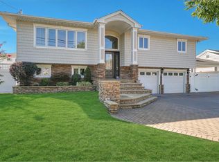 266 Seaford Ave, Massapequa, NY 11758