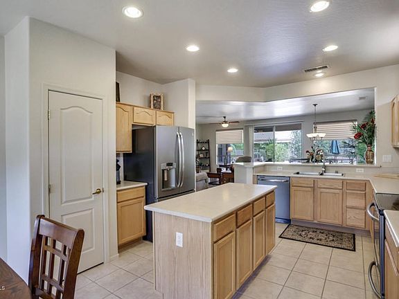 3rd image of 15910 W Zinnia Ct