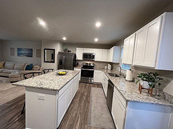 4th image of 139 Bellini Dr