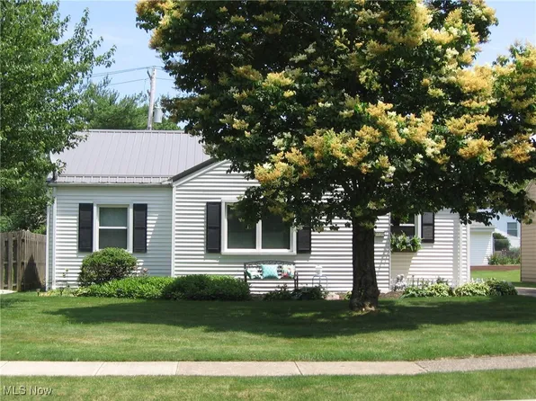 1131 Commonwealth Ave, Mayfield Hts, OH 44124
