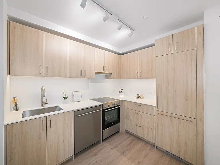 12 Halsey St #207 — Photo 8
