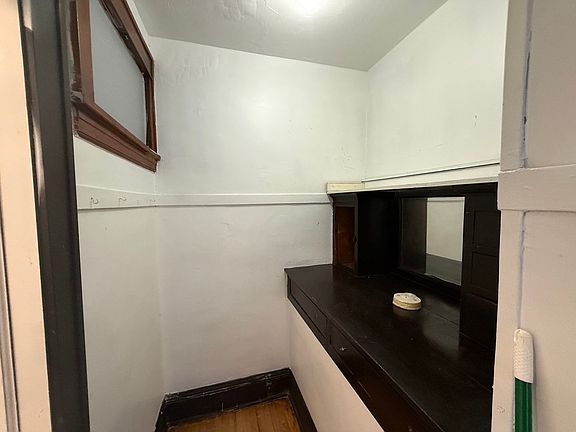 5th image of 1302 Linden Ave APT 313