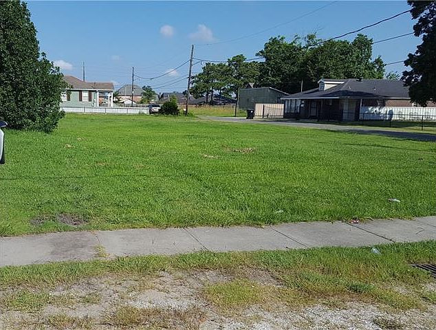 1st image of 610 Chalmette Ave