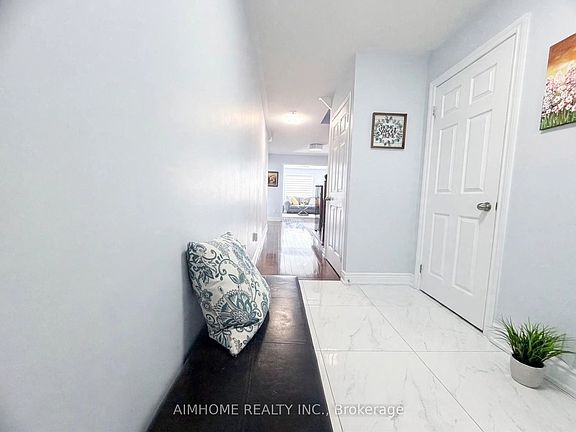 3rd image of 673 Caboto Trl