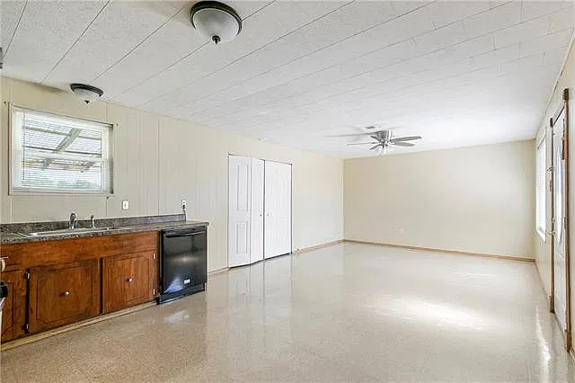 3 bed, 1.5 bath, 1300 sqft, $1,400 — Photo 3