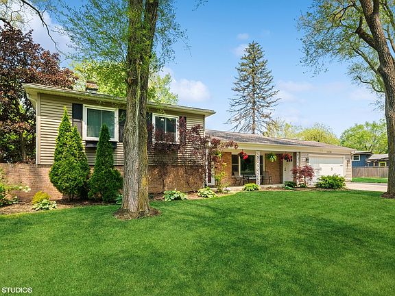 2nd image of 22W350 Arbor Ln