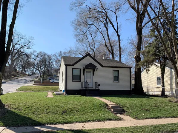 5902 N 39th St, Omaha, NE 68111