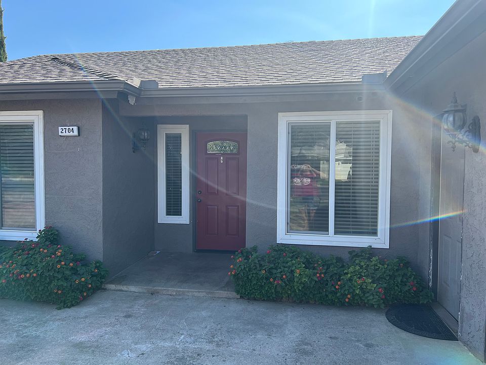 Beautifully located in central Madera easy access to shopping in a great neighborhood.