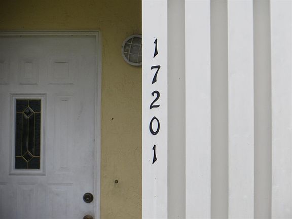 2nd image of 17201 NE 3rd Ct