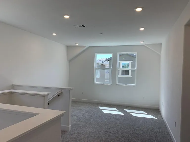 85 Savannah Ln — Photo 3