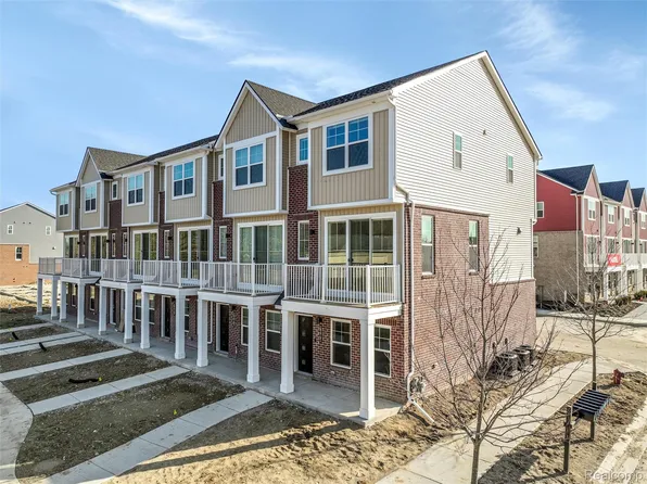 30017 Center St #15, New Hudson, MI 48165