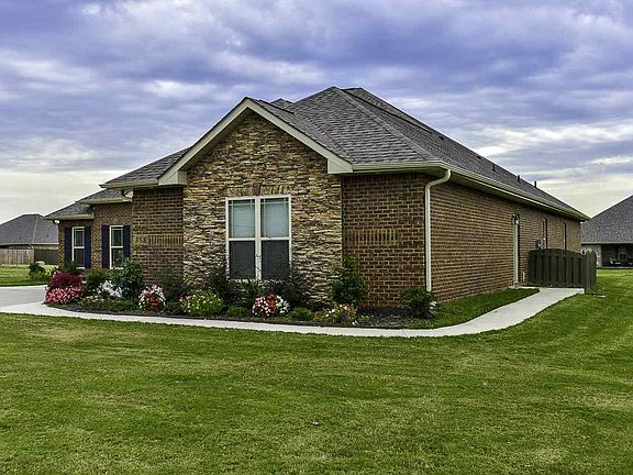 3rd image of 358 Northlake Dr