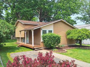 4130 Elmhurst Rd, Waterford, MI 48328