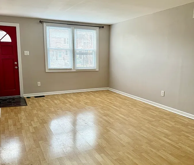 1074 N Academy Ave — Photo 25