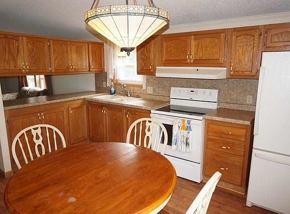 3rd image of N3756 Pray Ave