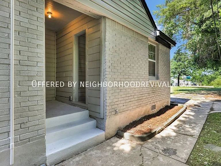 77 N Greer St — Photo 21