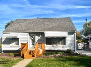22309 Lange St, Saint Clair Shores, MI 48080