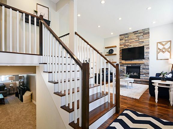 3rd image of 2266 Jennifer Ln