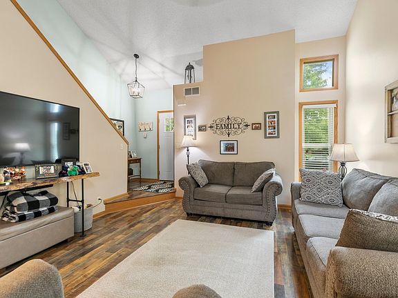 3rd image of 707 Redwood Ct